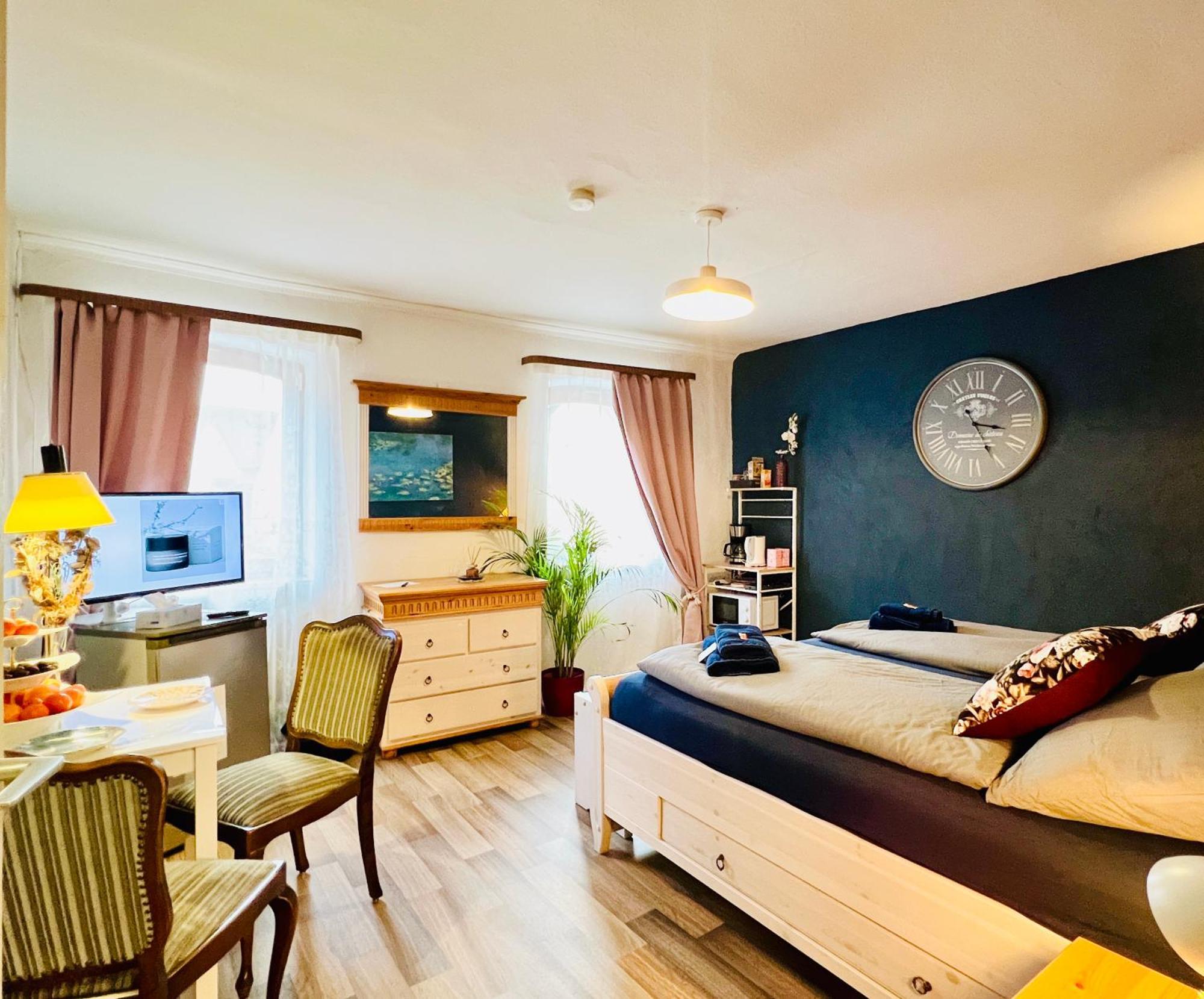 Apartment Amelie - Zimmer Mit Tv, W-Lan, Mikrowelle Und Kuehlschrank, Bad Mit Dusche Malterdingen Kültér fotó